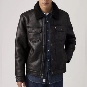 Levi’s TWO CHEST POCKET FAUX SHEARLING SHERPA COLLAR JACKET size Medium